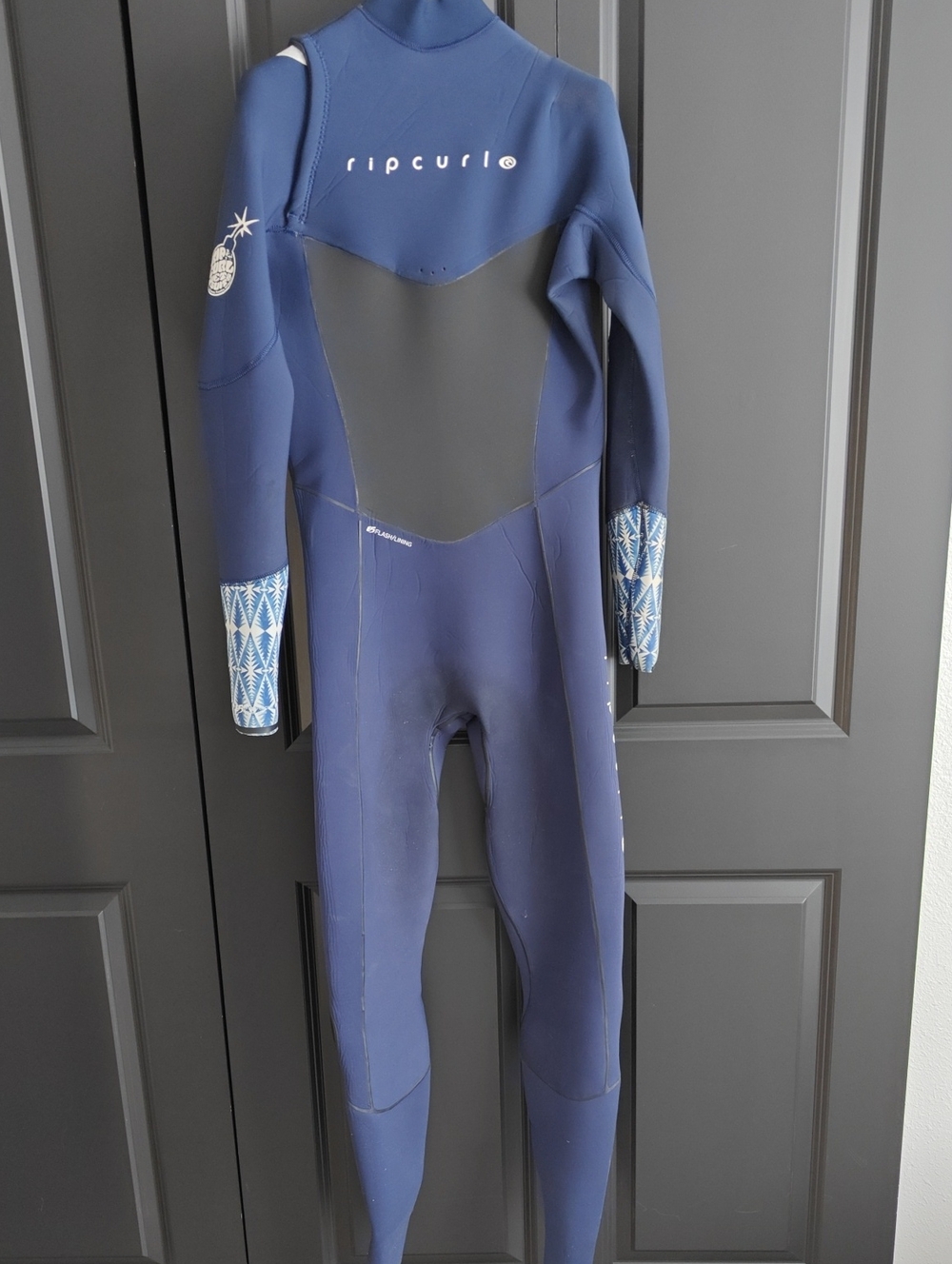 Rip Curl Women's 3/2 Wetsuit In Navy Blue with Patterned Cuffs.